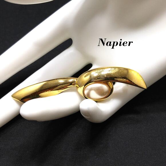Napier Gold Tone Brooch Modernist Faux Pearl Cabochon Signed Vintage - Picture 1 of 10